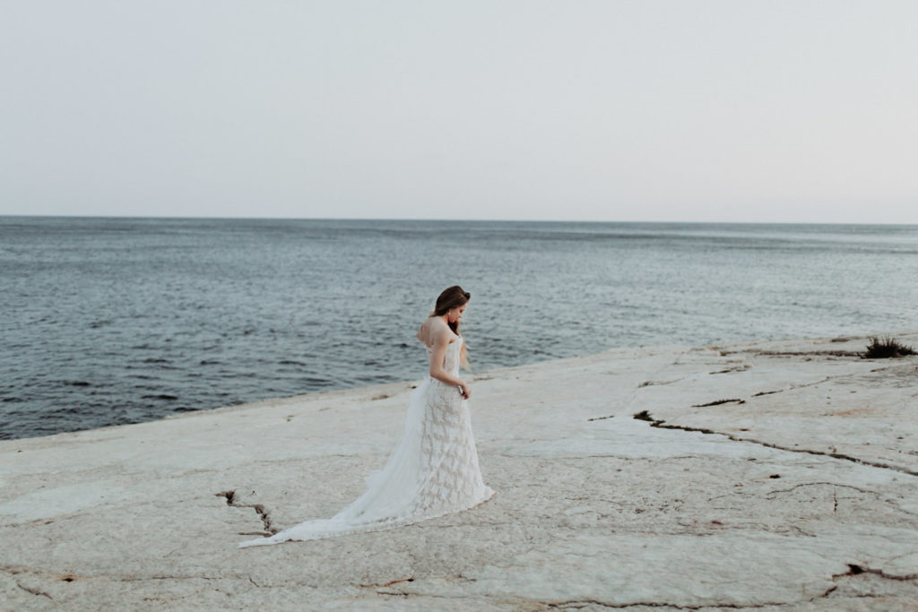 Photographe mariage au bord de l'eau à Cassis 13260