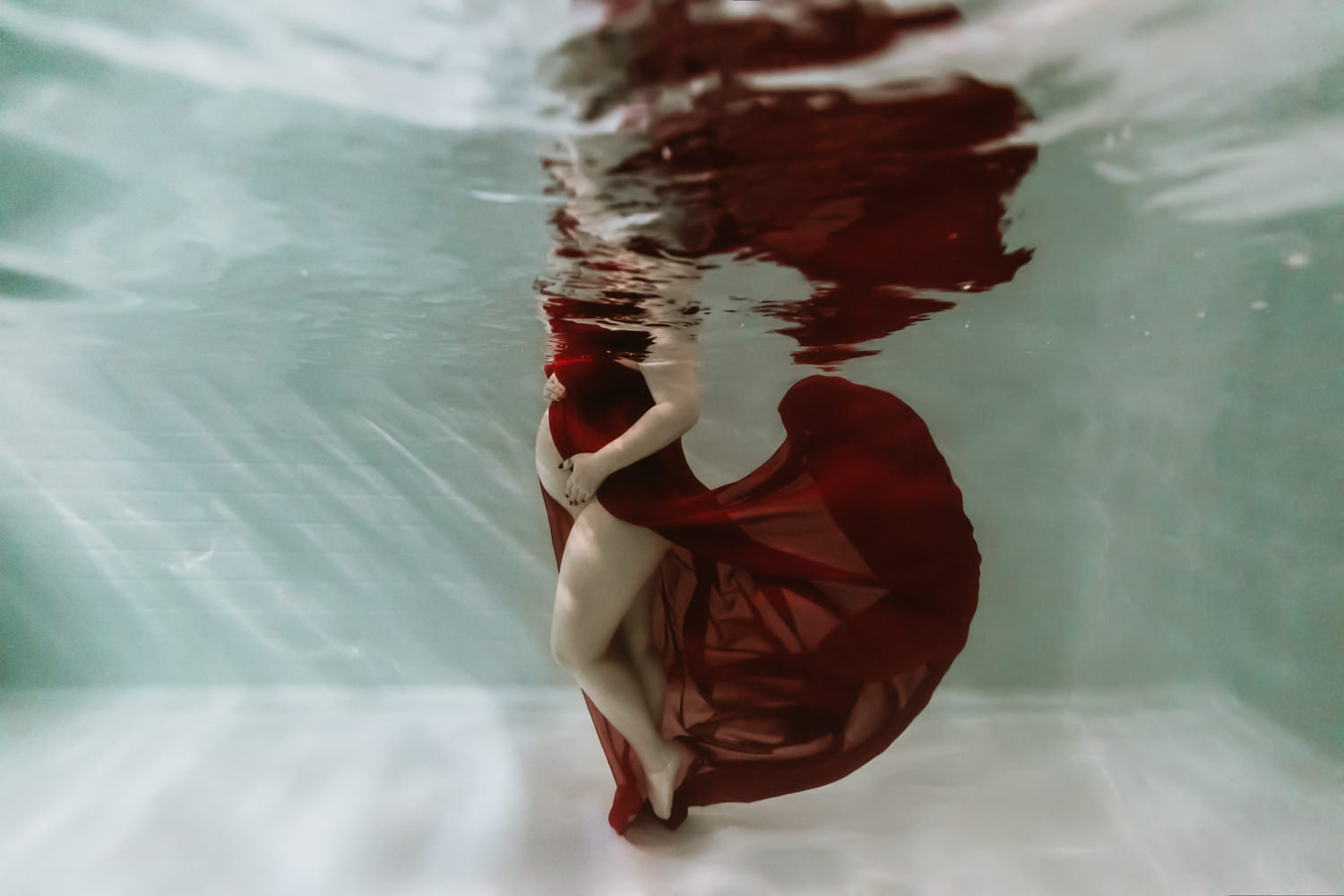 Photographe grossesse dans l'eau Avignon