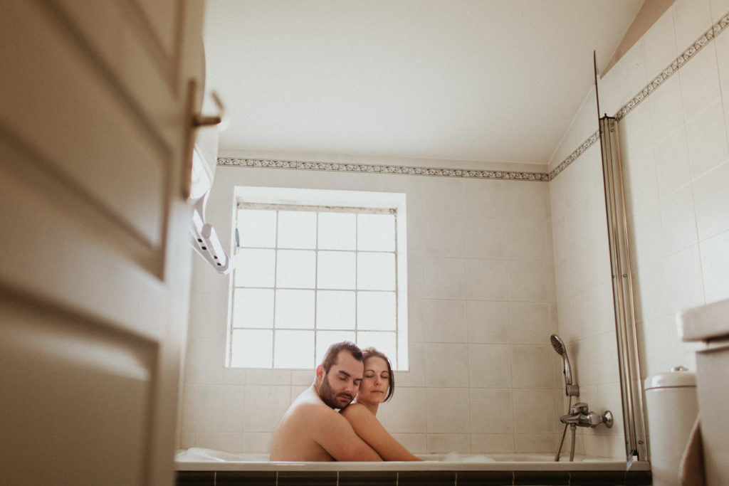 Photographe couple dans la salle de bain castelnau le lez
