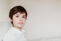 portrait enfant garçon pendant une séance photo à montpellier