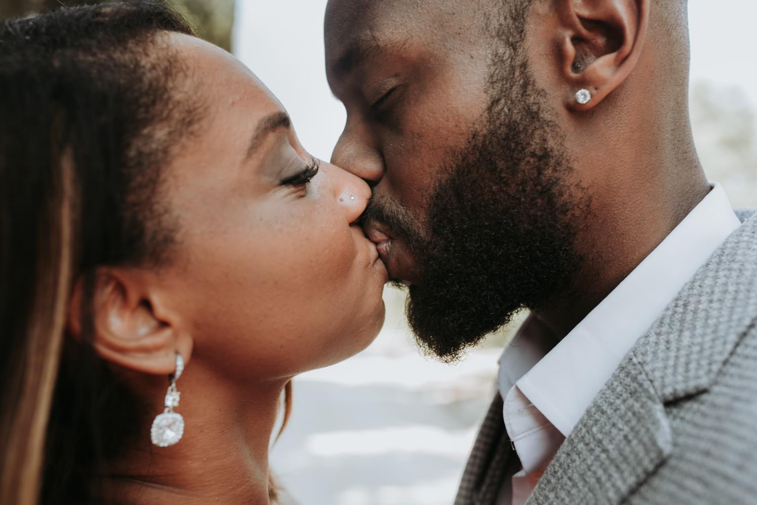 photo d'un baiser pour un couple black a saint-rem de provence