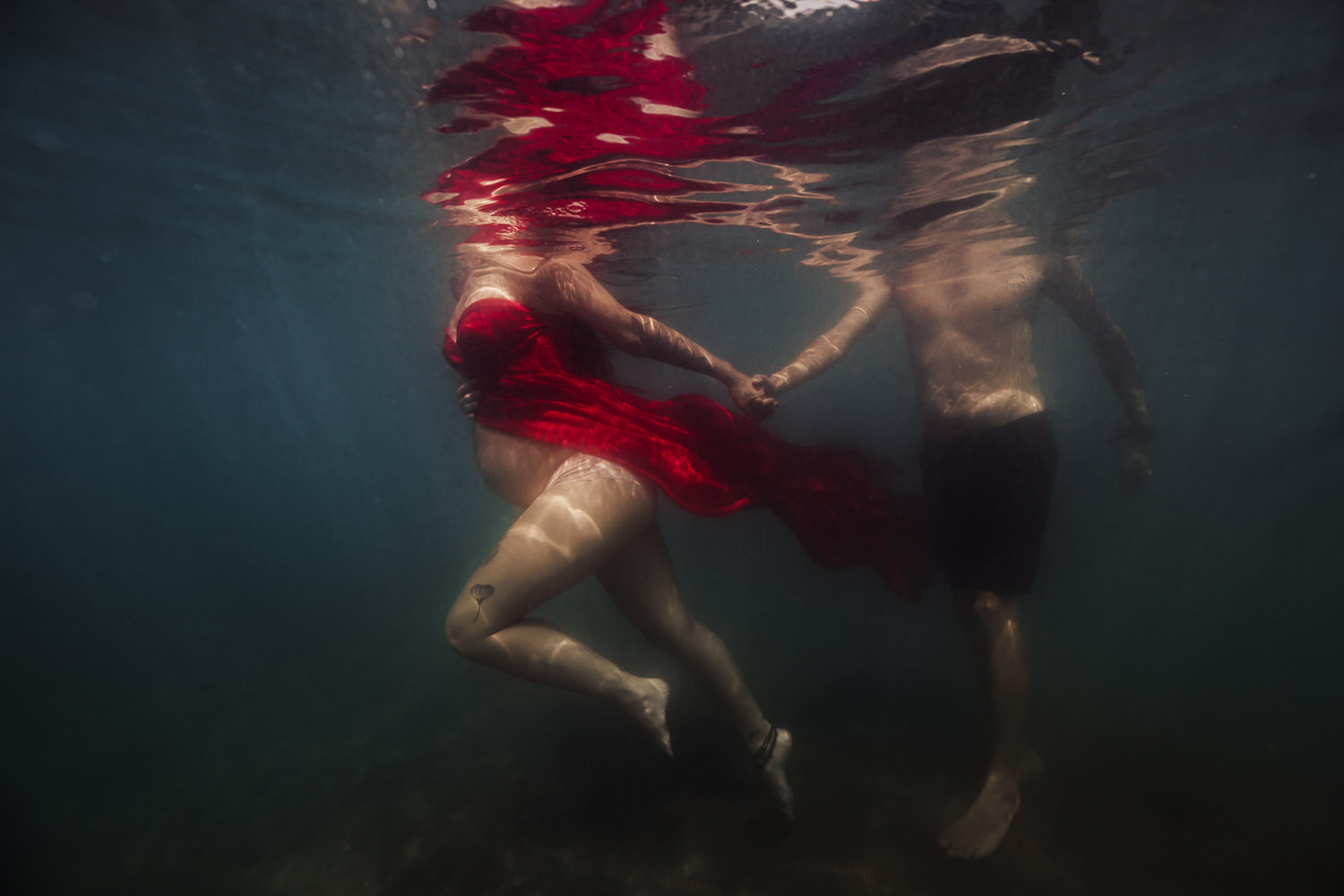 photographe grossesse dans la mer montpellier