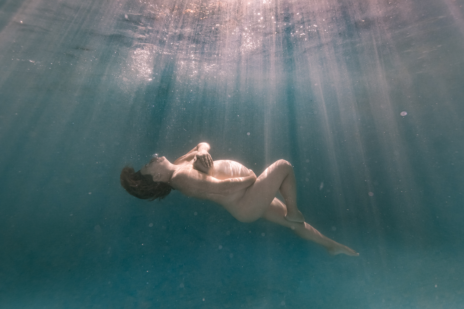 Séance photo underwater grossesse dans l'eau